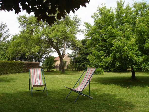 dtente au jardin  Couches en Bourgogne